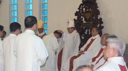 Thánh Lễ Truyền Chức Phó Tế tại Nhà thờ Chính tòa Giáo phận Hưng Hóa, ngày 25.3.2015